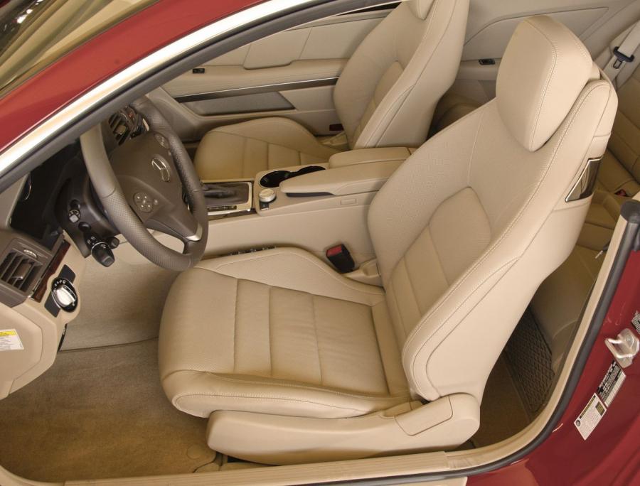  Mercedes-Benz E-Class Coupe 2012 года  (фото 2 из 9)